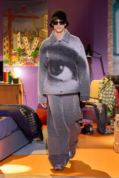 Look 13